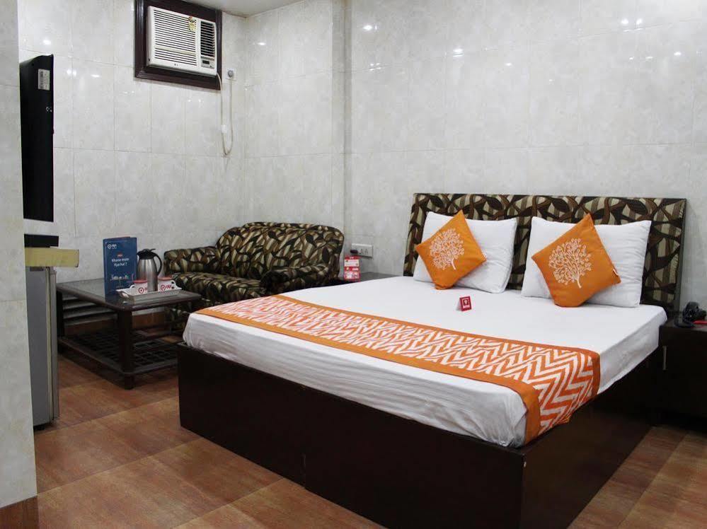 Oyo 2705 Hotel Preet Palace Új-Delhi Kültér fotó