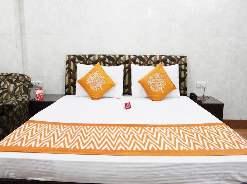 Oyo 2705 Hotel Preet Palace Új-Delhi Kültér fotó