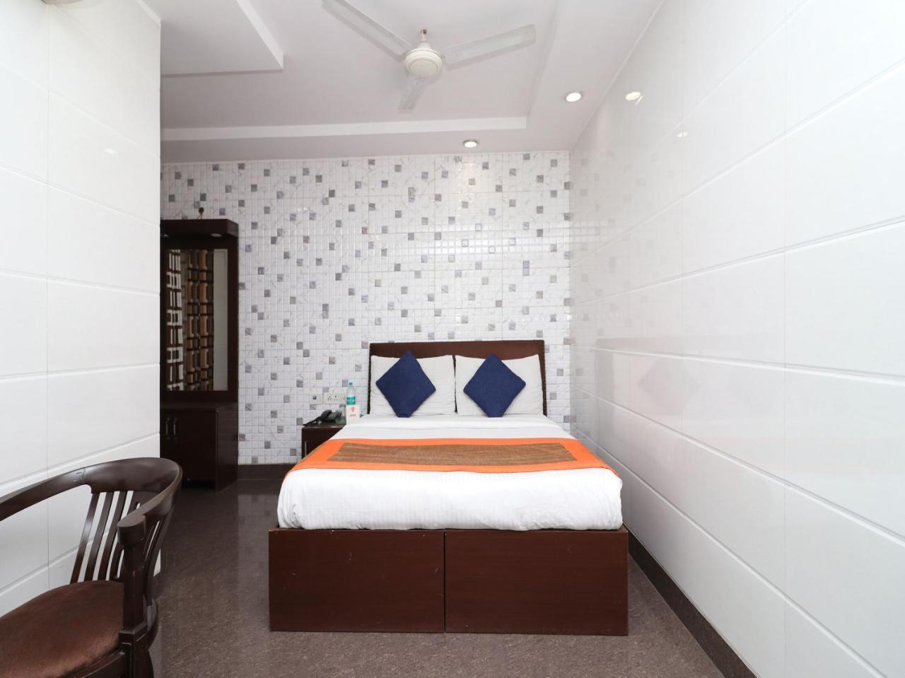 Oyo 2705 Hotel Preet Palace Új-Delhi Kültér fotó