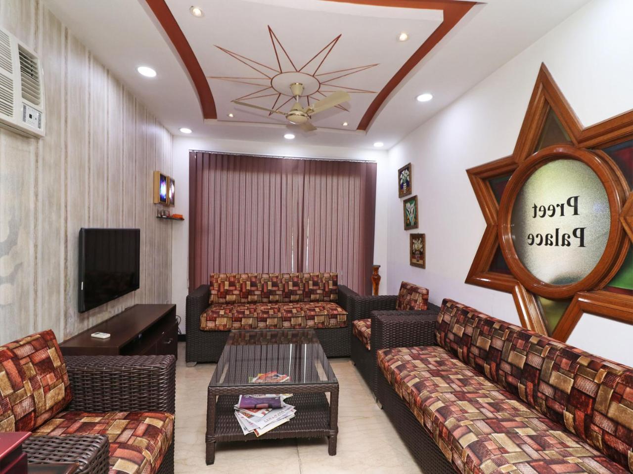 Oyo 2705 Hotel Preet Palace Új-Delhi Kültér fotó