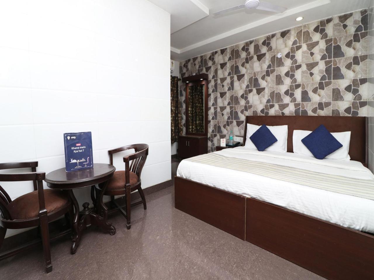 Oyo 2705 Hotel Preet Palace Új-Delhi Kültér fotó