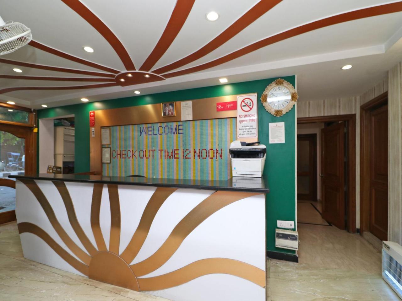 Oyo 2705 Hotel Preet Palace Új-Delhi Kültér fotó