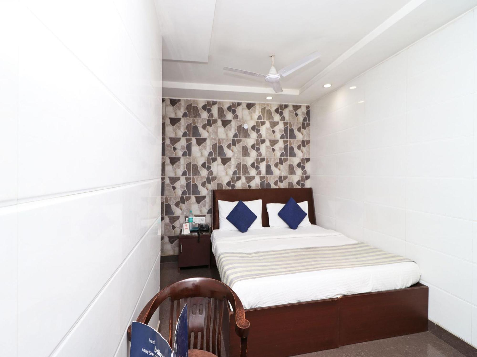 Oyo 2705 Hotel Preet Palace Új-Delhi Kültér fotó