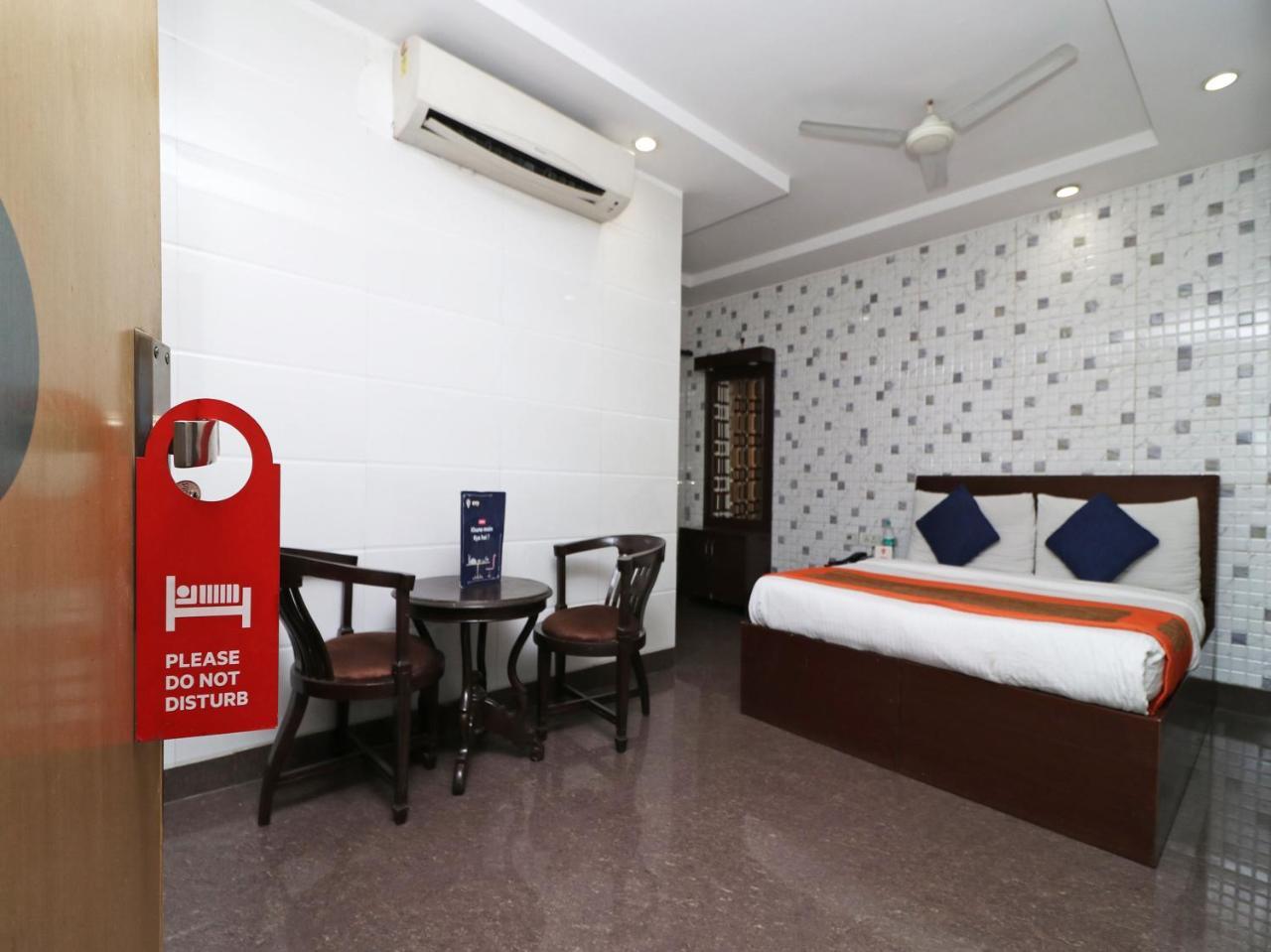 Oyo 2705 Hotel Preet Palace Új-Delhi Kültér fotó