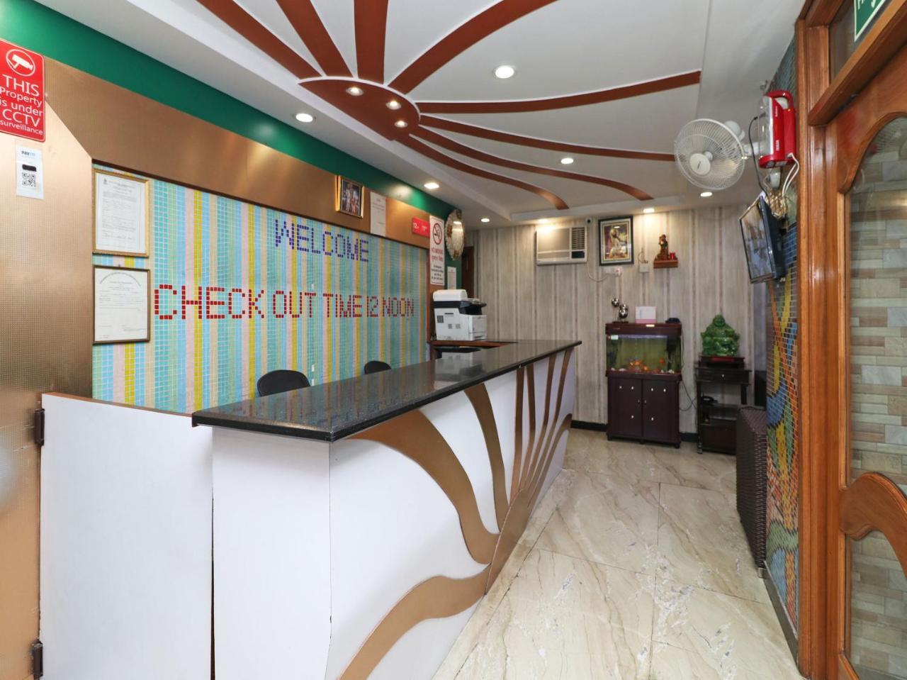 Oyo 2705 Hotel Preet Palace Új-Delhi Kültér fotó