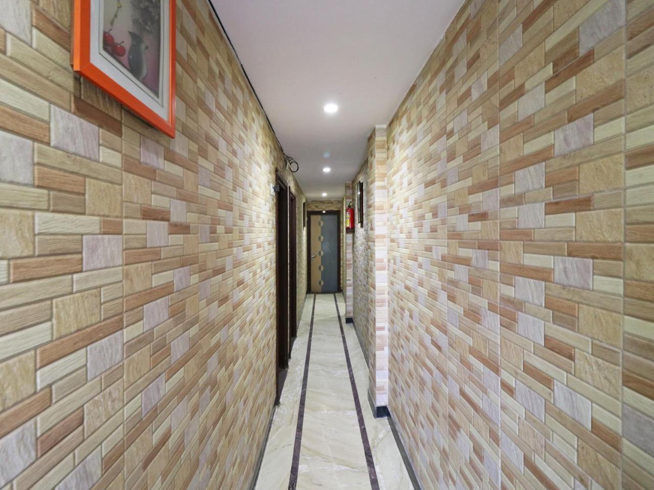 Oyo 2705 Hotel Preet Palace Új-Delhi Kültér fotó