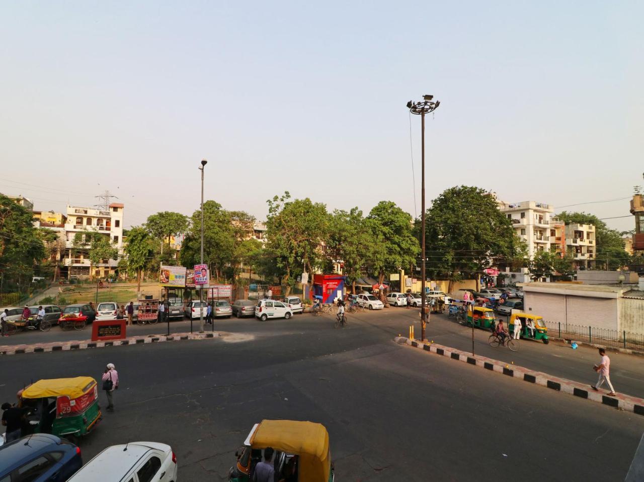 Oyo 2705 Hotel Preet Palace Új-Delhi Kültér fotó