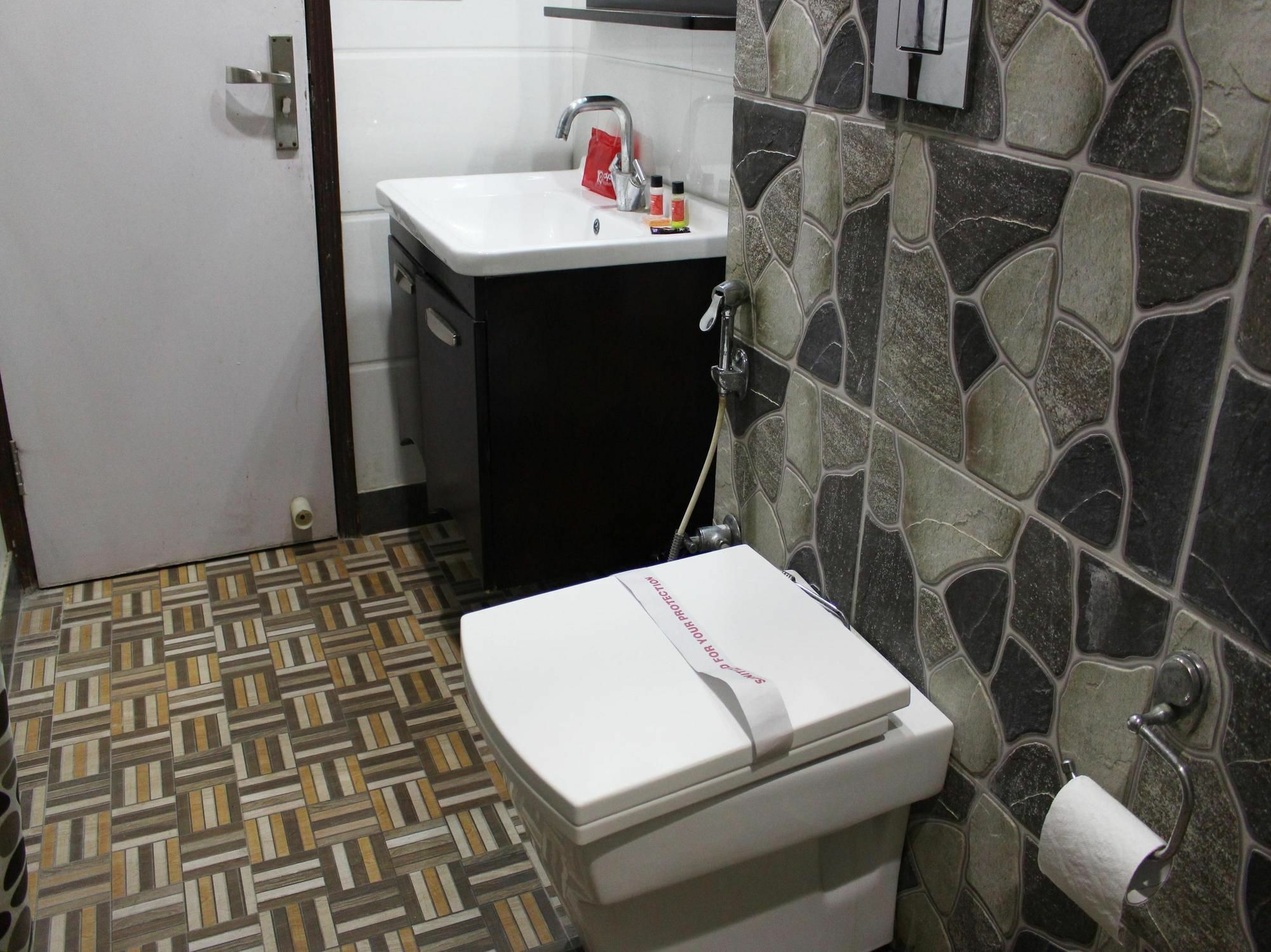 Oyo 2705 Hotel Preet Palace Új-Delhi Kültér fotó